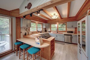 冰箱、微波炉、烤箱、炉灶