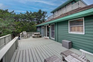 Outdoor dining - No Ka Oi - Ocracoke Island (Ocracoke)