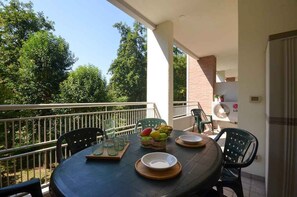 تناول الطعام بالخارج