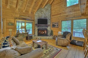 Smart TV, fireplace - Pet-friendly lakeside retreat with fire pit, hot tub, pool table, canoe, fishing dock, and WiFi for ultimate relaxation-LVE (Ellijay)