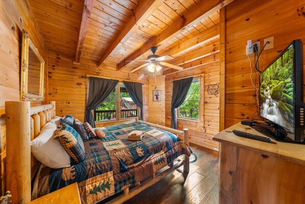 2 bedrooms, free Internet, bed sheets
