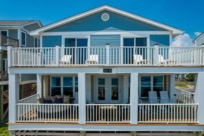 Terrace/patio - Shorely Blessed / 523 W Beach Drive (Oak Island)
