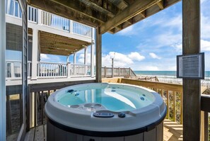 Outdoor spa tub - 3BR Oceanfront House on Topsail Island - Sleeps 8 (North Topsail Beach)