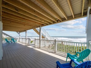 Terrace/patio - Oceanfront Home In North Topsail Beach, NC - Hot Tub (North Topsail Beach)