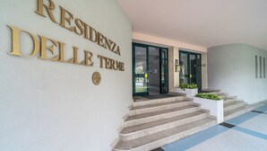 A building entrance with a sign reading "RESIDENZA DELLE TERME".