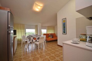 Micro-ondes, cafetière/bouilloire