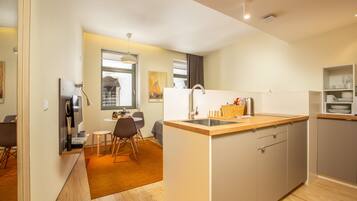 Fridge, microwave, dishwasher, coffee/tea maker