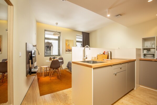 Fridge, microwave, dishwasher, coffee/tea maker