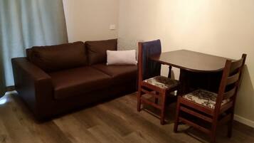 Smart TV, fireplace, ping pong