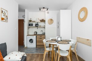 Apartment, 1 Bedroom, Non Smoking, Kitchenette | Living area | Flat-screen TV