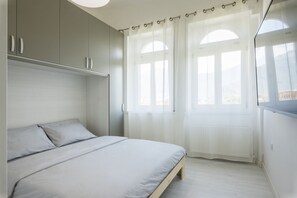 3 bedrooms, iron/ironing board, free WiFi, bed sheets - [LAGO DI GARDA ★★★★★] Light-filled Apartment (Riva del Garda)