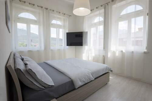 [LAGO DI GARDA ★★★★★] Light-filled Apartment