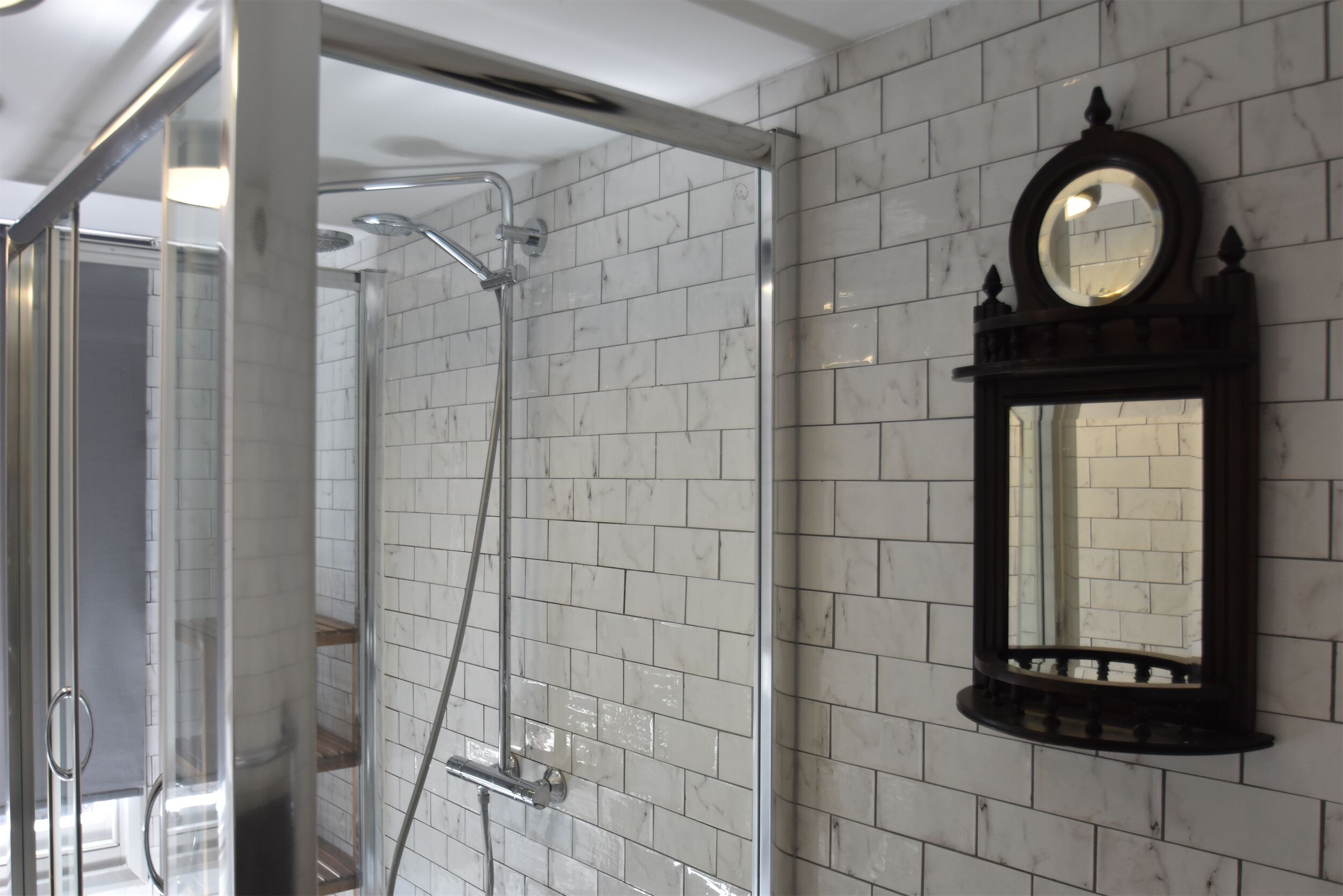 Comfort Cottage | Bathroom | Separate bathtub and shower, towels