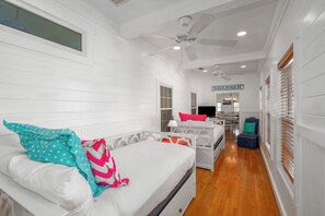 4 bedrooms, iron/ironing board, free WiFi, bed sheets