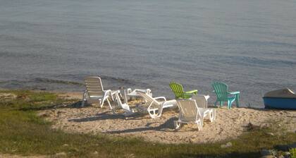 Charming cottage with shared beachfront on Grand Traverse Bay near Northport.