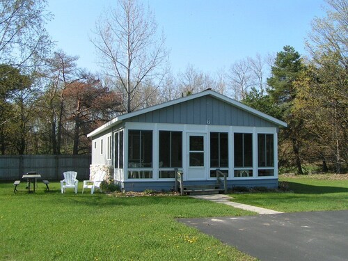 Charming cottage with shared beachfront on Grand Traverse Bay near Northport.