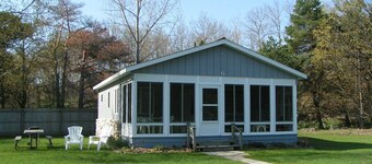 Charming cottage with shared beachfront on Grand Traverse Bay near Northport.