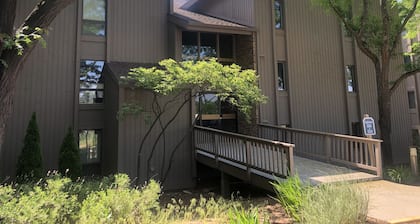 Newly Updated! Golf, gaming & getaways! Comfy budget-friendly condo.