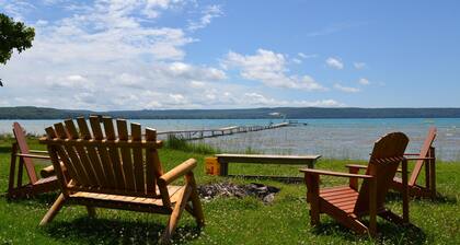 Resort cottage on Big Glen Lake! Kayaks & fire pit!
