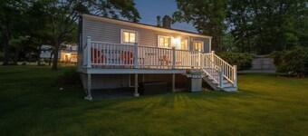 Beach Bungalow: Long Beach Cottage