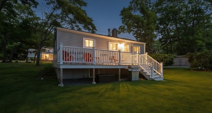 Beach Bungalow: Long Beach Cottage