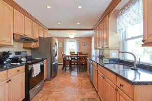 Fridge, microwave, stovetop, dishwasher