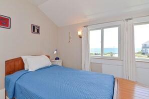 5 bedrooms, desk, iron/ironing board, WiFi