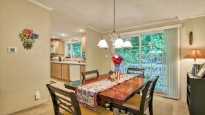 Dining - Dogwood House - 3 bedrooms, 2 baths, Hi Speed Internet, Covered Porch (Maggie Valley)