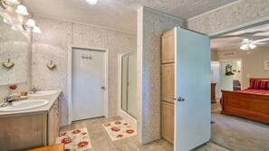 Hair dryer, towels - Dogwood House - 3 bedrooms, 2 baths, Hi Speed Internet, Covered Porch (Maggie Valley)