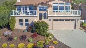 Unclassified image, 5 of 44, button - Big Ocean & Pismo Beach views at designer's luxury home. Min 30 night rental. (Pismo Beach)