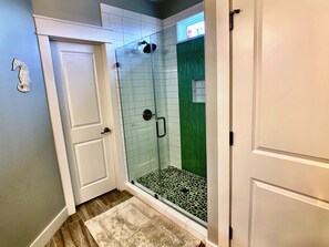 Combined shower/bathtub