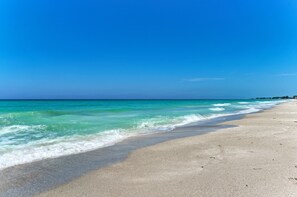 Beach nearby - Unit #308 Sand Cay Beach Resort Pool View (Longboat Key)