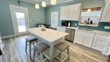 Fridge, microwave, dishwasher, coffee/tea maker