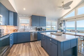 冰箱、微波炉、烤箱、炉灶