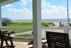 Property grounds - Parrot Head - 3 Bedroom, 2 Bath, Sleeps 9 - Beach Front! (Crystal Beach)