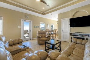 TV, DVD player - Parrot Head - 3 Bedroom, 2 Bath, Sleeps 9 - Beach Front! (Crystal Beach)