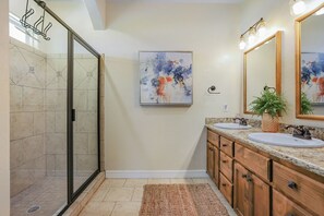 Combined shower/bathtub - ALL DECKED OUT - 2 Bedroom, 2 Bath, Sleeps 6 - Beach Front! (Crystal Beach)