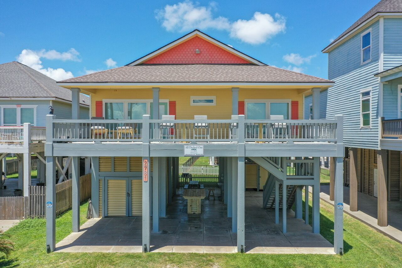 ALL DECKED OUT - 2 Bedroom, 2 Bath, Sleeps 6 - Beach Front!
