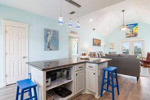 Interior - Flower Pot - 3 Bedroom, 2 Bath, Sleeps 10 - Gulf View! (Crystal Beach)