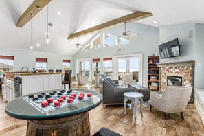 Interior - 1 HOLIDAY - 4 Bedroom, Beachfront, sleeps 10 (Crystal Beach)