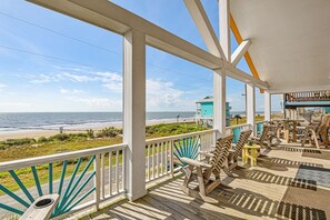 Property grounds - 1 HOLIDAY - 4 Bedroom, Beachfront, sleeps 10 (Crystal Beach)