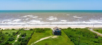Camelot - Huge fenced Beachfront Lot! 2 bedroom, budget friendly!