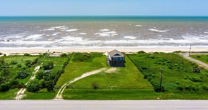 Camelot - Huge fenced Beachfront Lot! 2 bedroom, budget friendly!