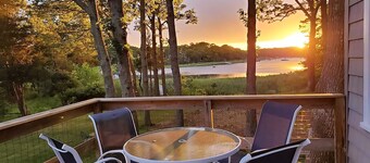 2 Bedroom Hamptons Waterfront Cottage Rental