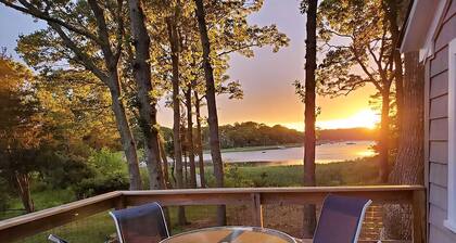 2 Bedroom Hamptons Waterfront Cottage Rental