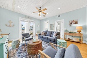 TV connectée, lecteur de DVD, livres, vidéothèque