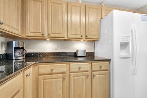 Fridge, microwave, oven, stovetop - Sandy Key 728: 3 BR / 2 BA Gulf Front Condo in Perdido Key, FL. Sleeps 8 (Pensacola)