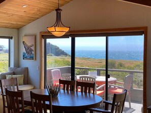 Dining - Tranquility Base – Modern Home with Fireplace (Sea Ranch)