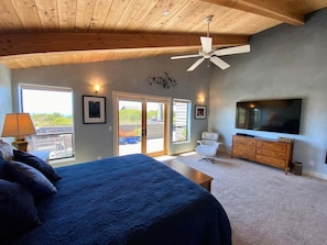Room - Tranquility Base – Modern Home with Fireplace (Sea Ranch)