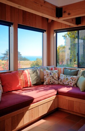 TV connectée, cheminée, lecteur de DVD